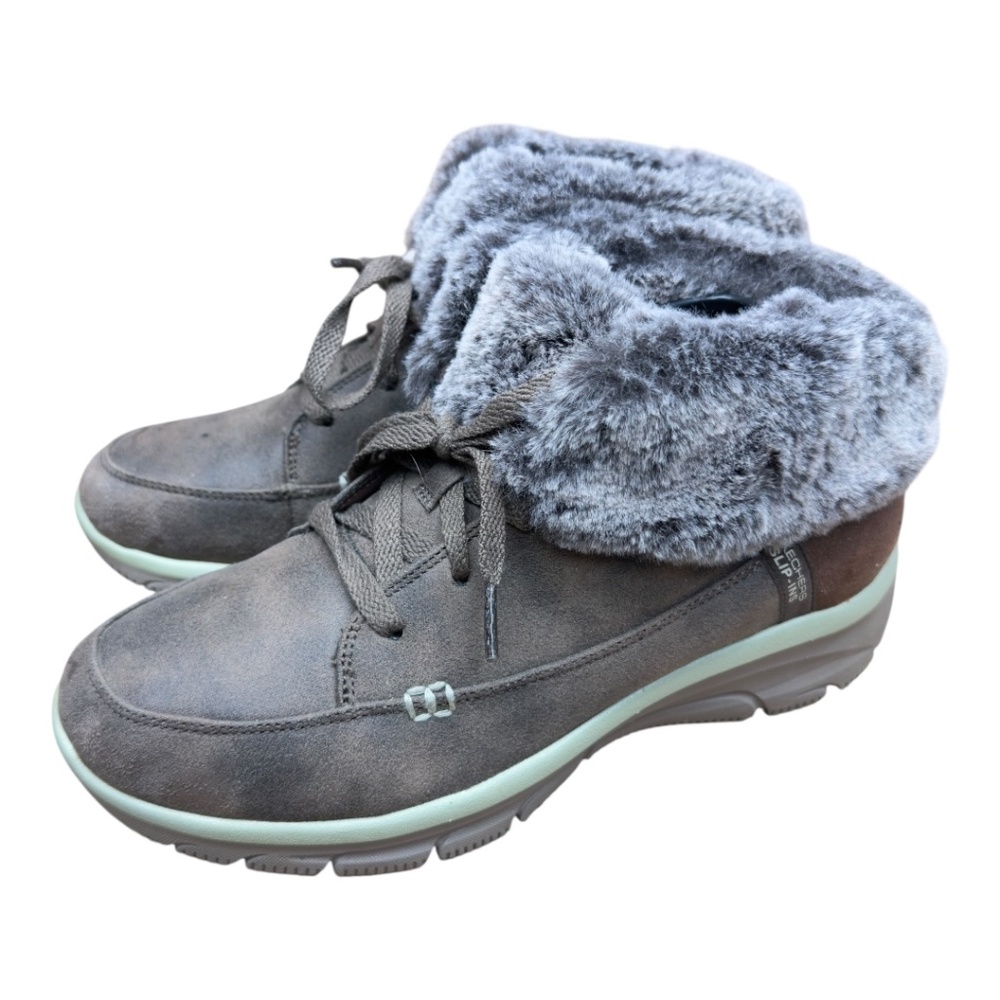 Skechers women size 8 Gray Faux Fur Lined Boots